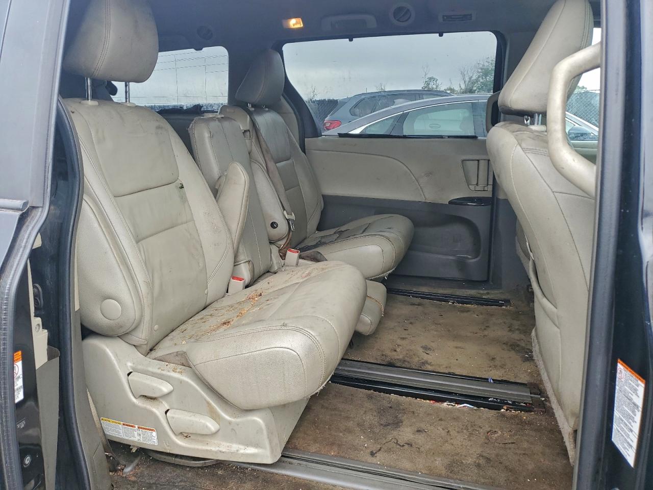 2015 TOYOTA SIENNA XLE photo 11