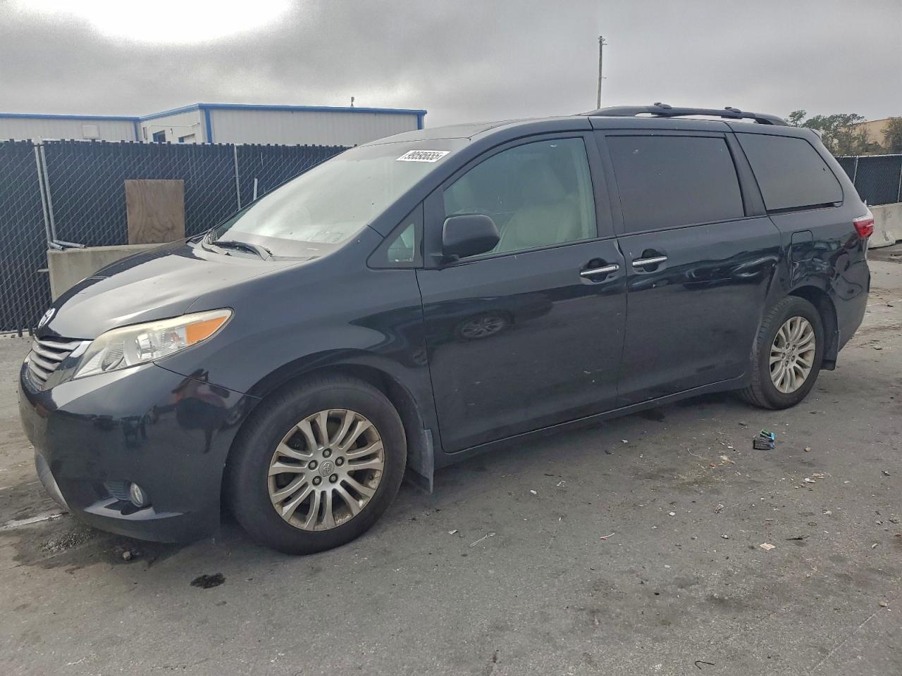 2015 TOYOTA SIENNA