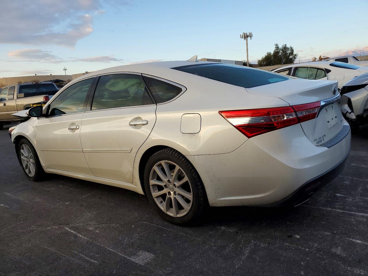 2013 TOYOTA AVALON BASE photo 2