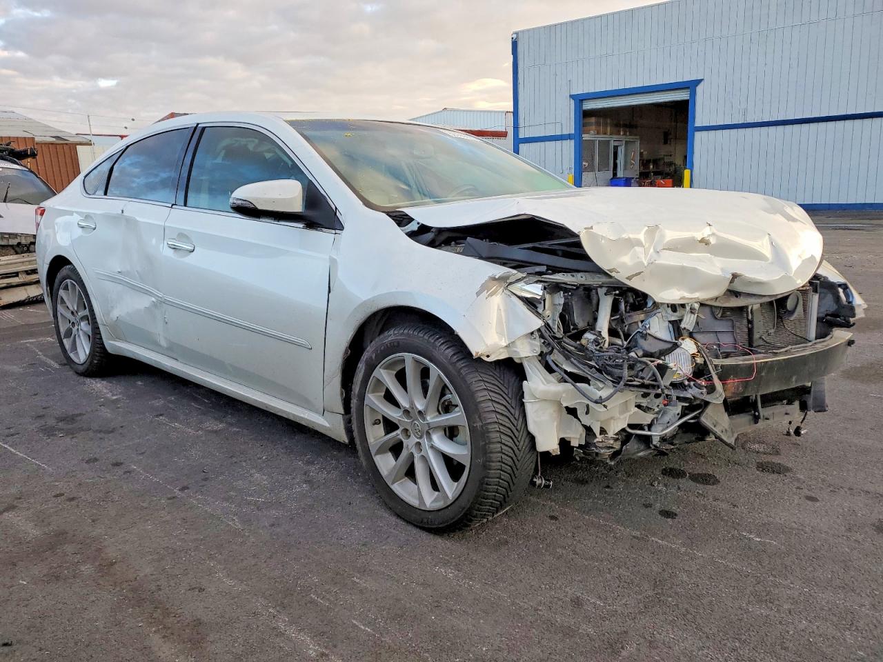 2013 TOYOTA AVALON BASE photo 4