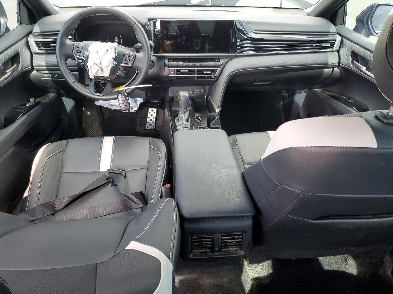 2025 TOYOTA CAMRY XSE photo 8