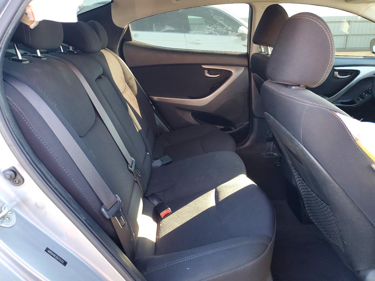 2016 HYUNDAI ELANTRA SE photo 10
