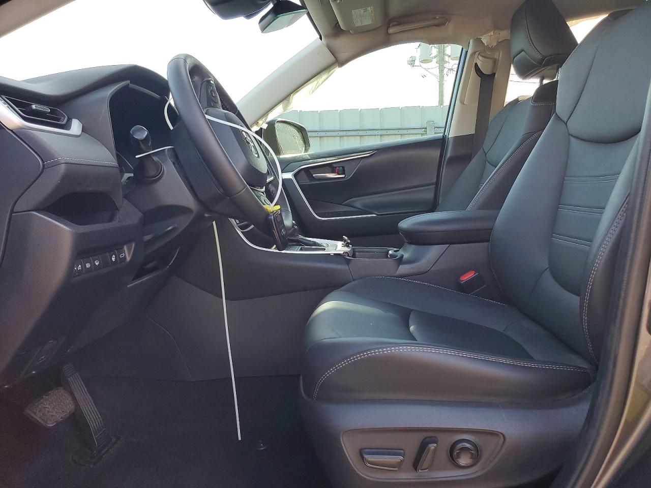 2021 TOYOTA RAV4 XLE PREMIUM photo 7