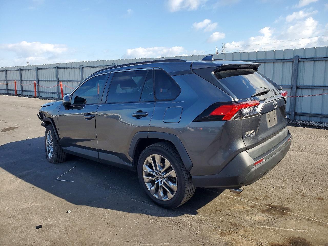 2021 TOYOTA RAV4 XLE PREMIUM photo 2