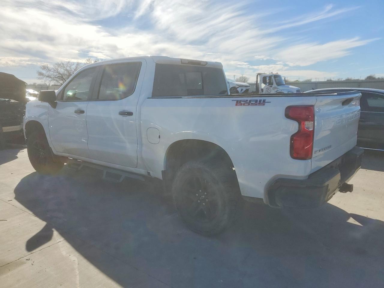 2019 CHEVROLET SILVERADO K1500 LT TRAIL BOSS photo 2