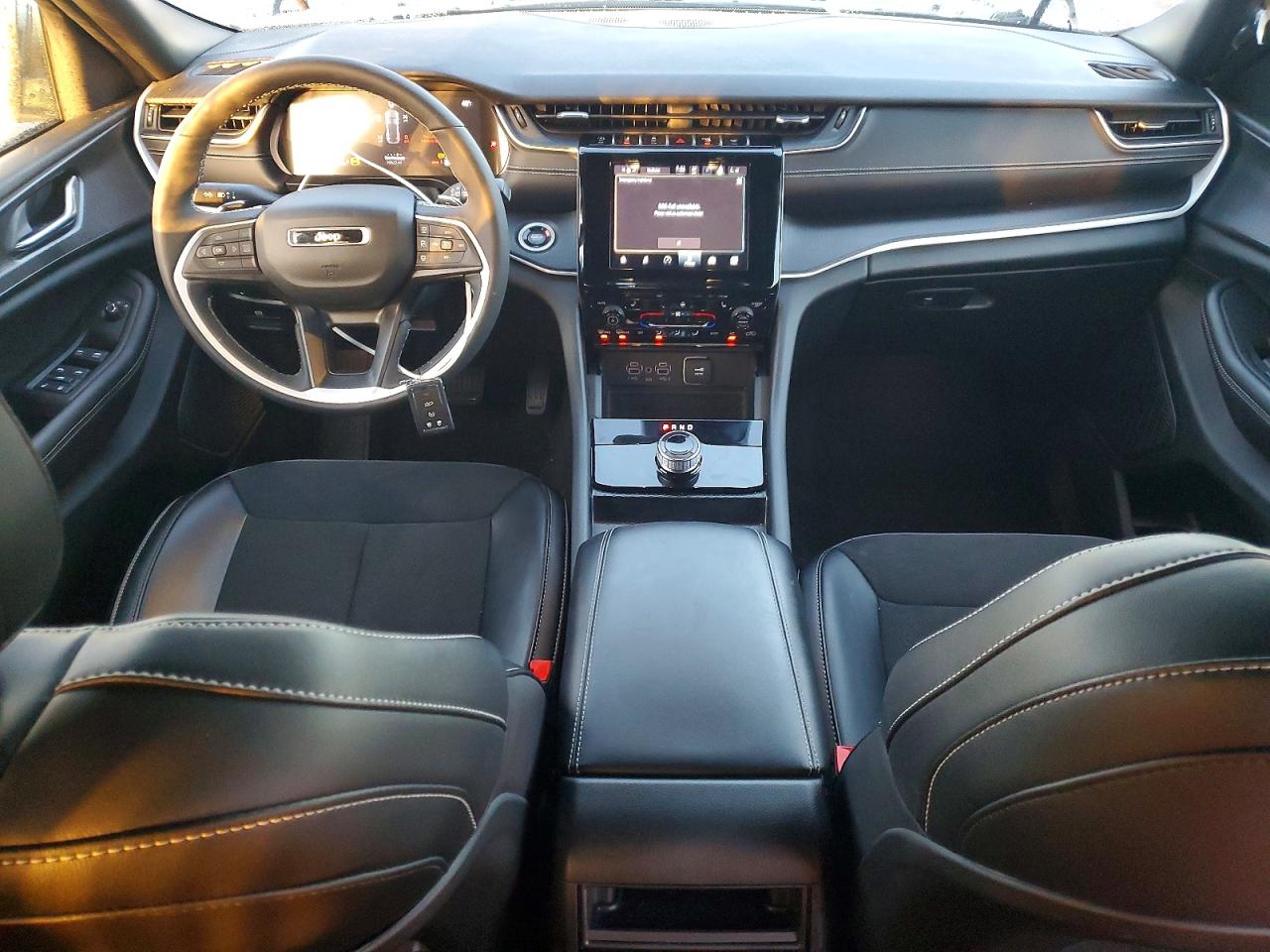 2024 JEEP GRAND CHEROKEE LAREDO photo 8