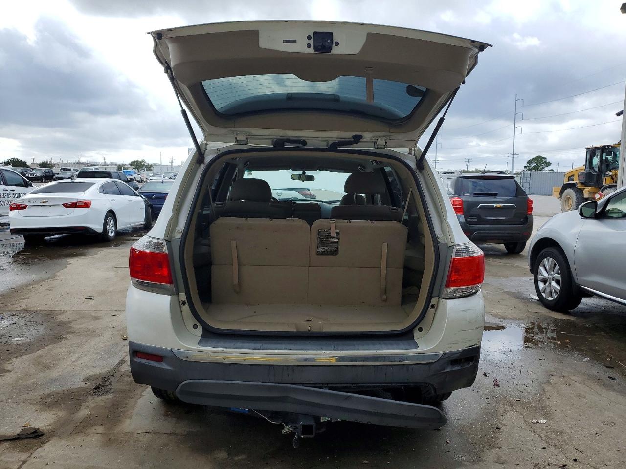 2011 TOYOTA HIGHLANDER BASE photo 6