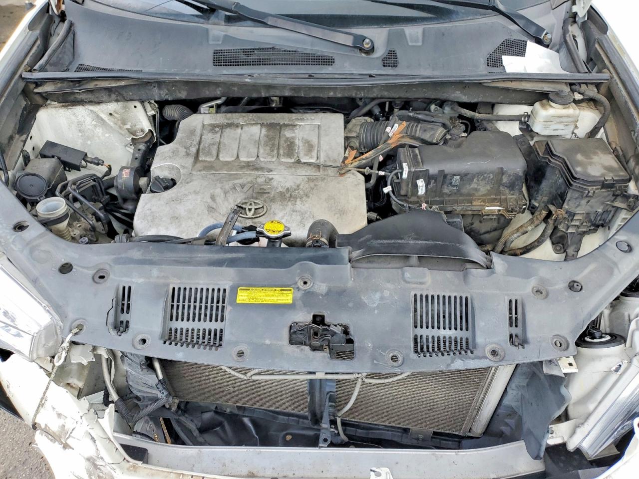 2011 TOYOTA HIGHLANDER BASE photo 12
