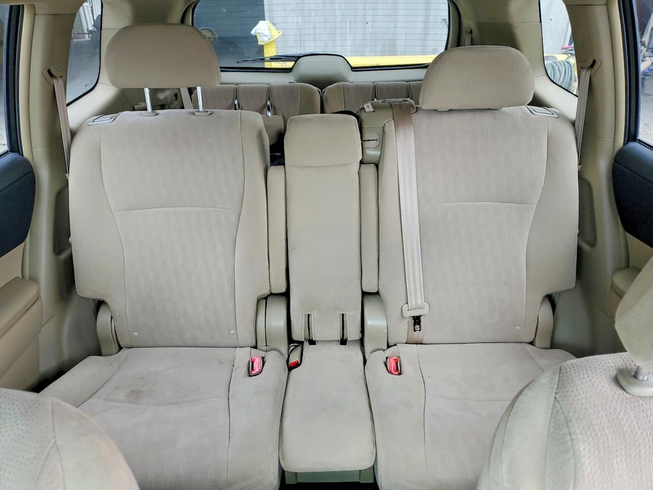 2011 TOYOTA HIGHLANDER BASE photo 10