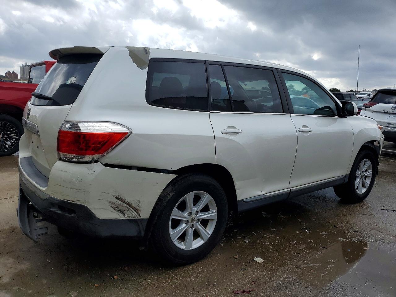 2011 TOYOTA HIGHLANDER BASE photo 3