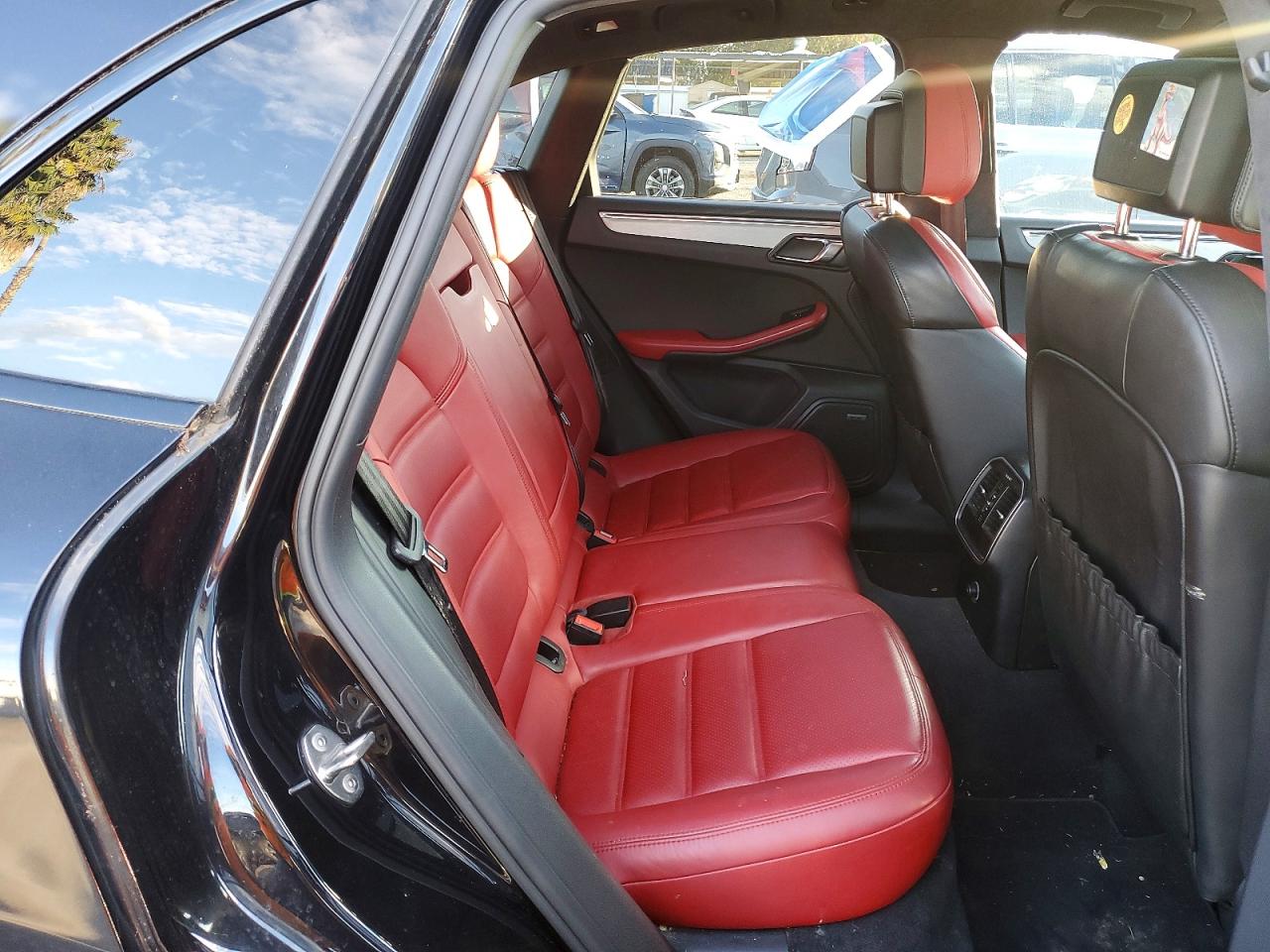 2016 PORSCHE MACAN TURBO photo 21