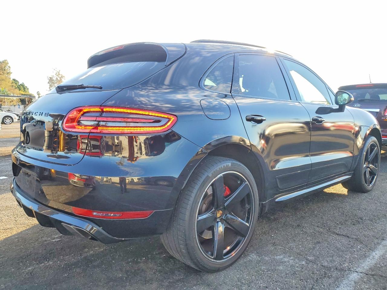 2016 PORSCHE MACAN TURBO photo 5