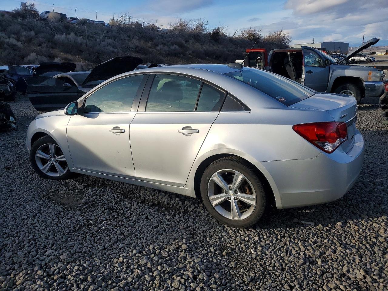 2015 CHEVROLET CRUZE LT photo 2