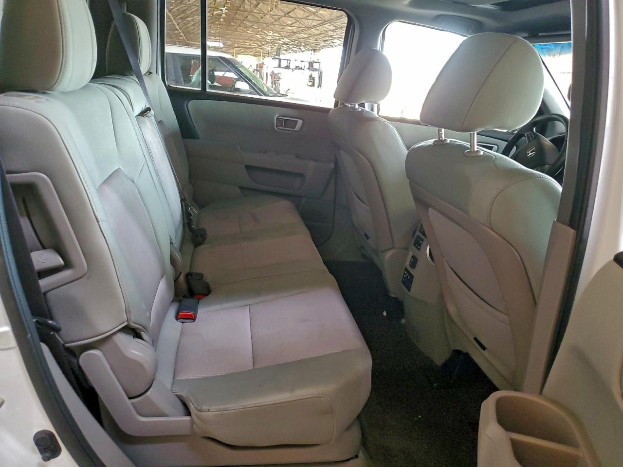2015 HONDA PILOT SE photo 11