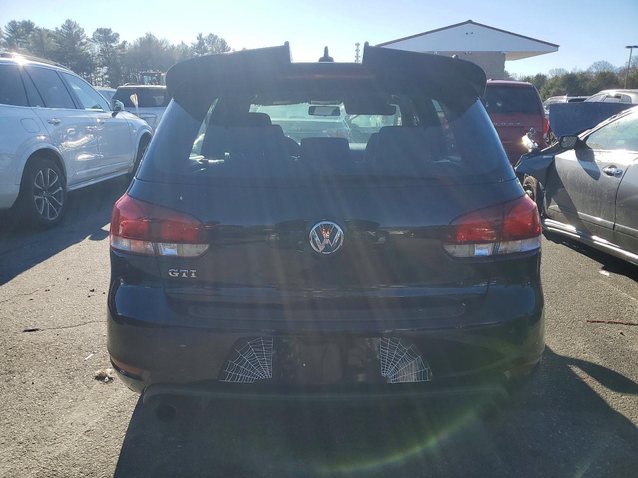 2013 VOLKSWAGEN GTI photo 6