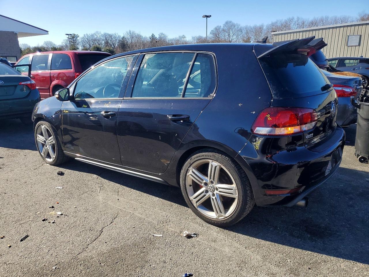 2013 VOLKSWAGEN GTI photo 2