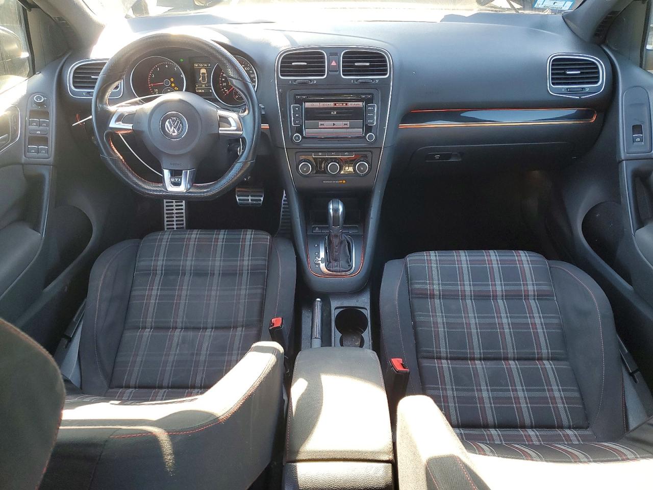 2013 VOLKSWAGEN GTI photo 8