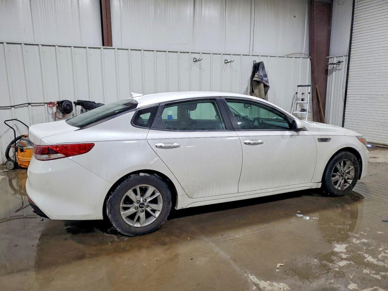 2016 KIA OPTIMA LX photo 3