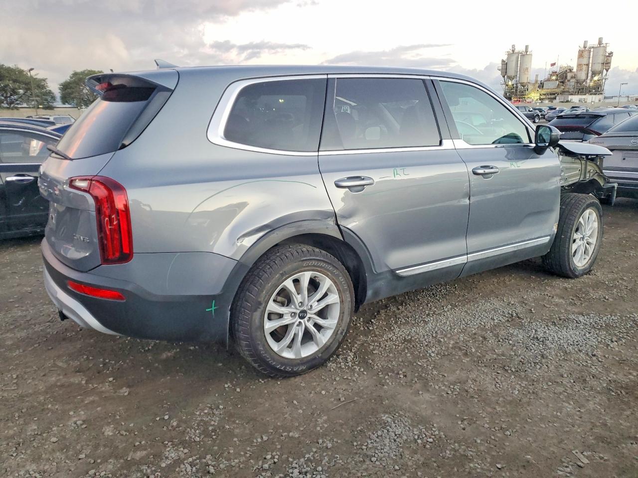 2021 KIA TELLURIDE LX photo 3