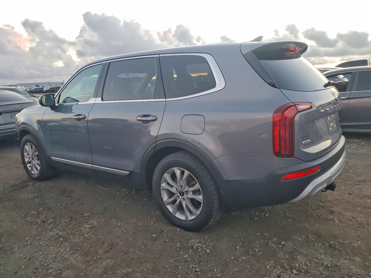 2021 KIA TELLURIDE LX photo 2