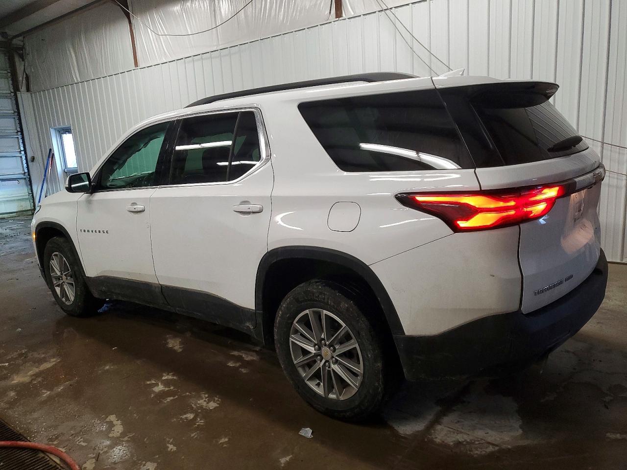 2023 CHEVROLET TRAVERSE LT photo 2