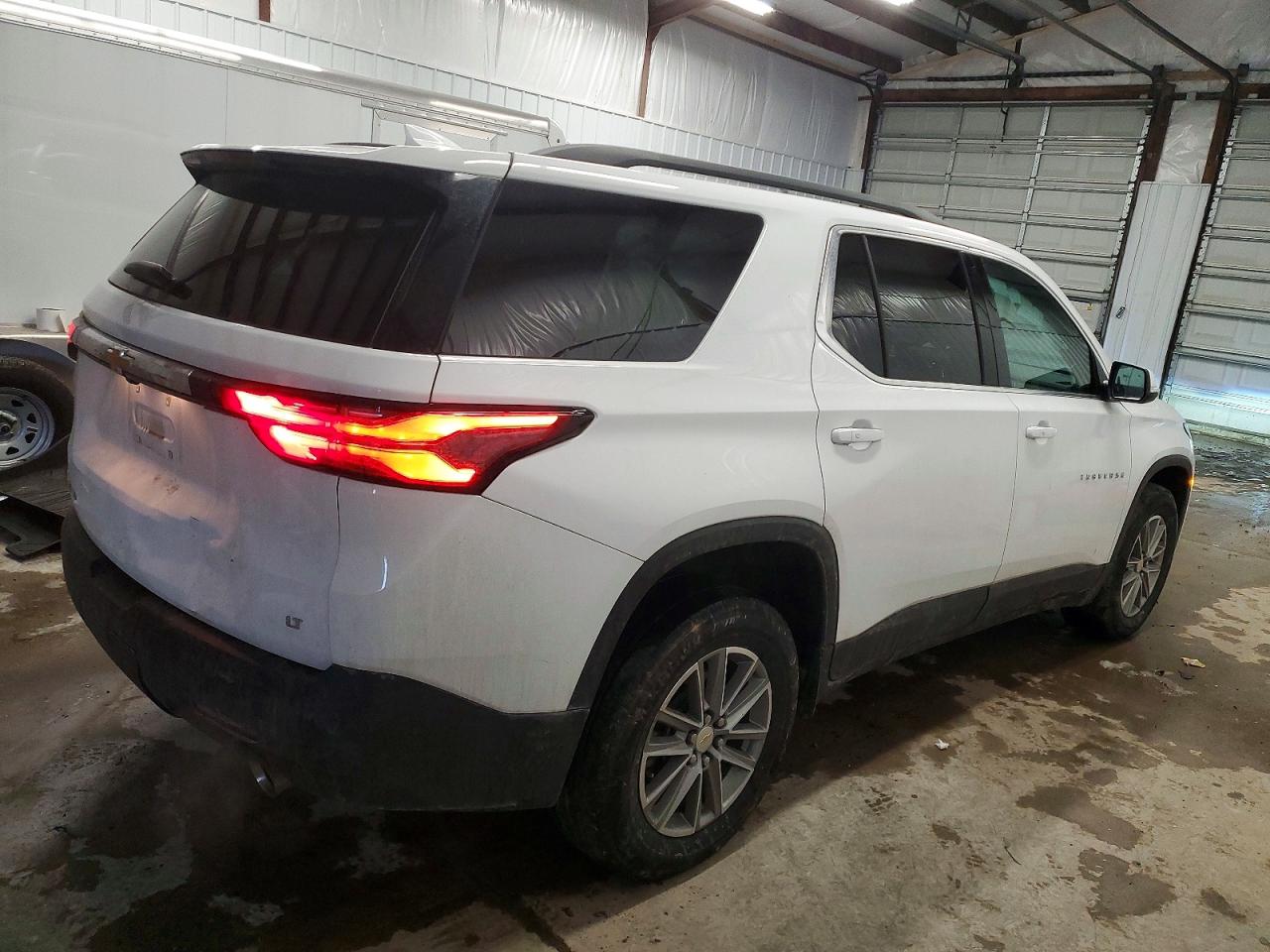 2023 CHEVROLET TRAVERSE LT photo 3