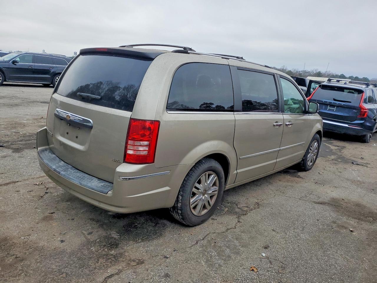 2008 CHRYSLER TOWN & COUNTRY LIMITED photo 3