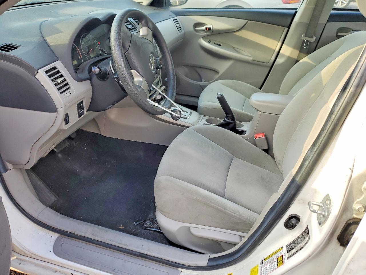 2011 TOYOTA COROLLA BASE photo 7