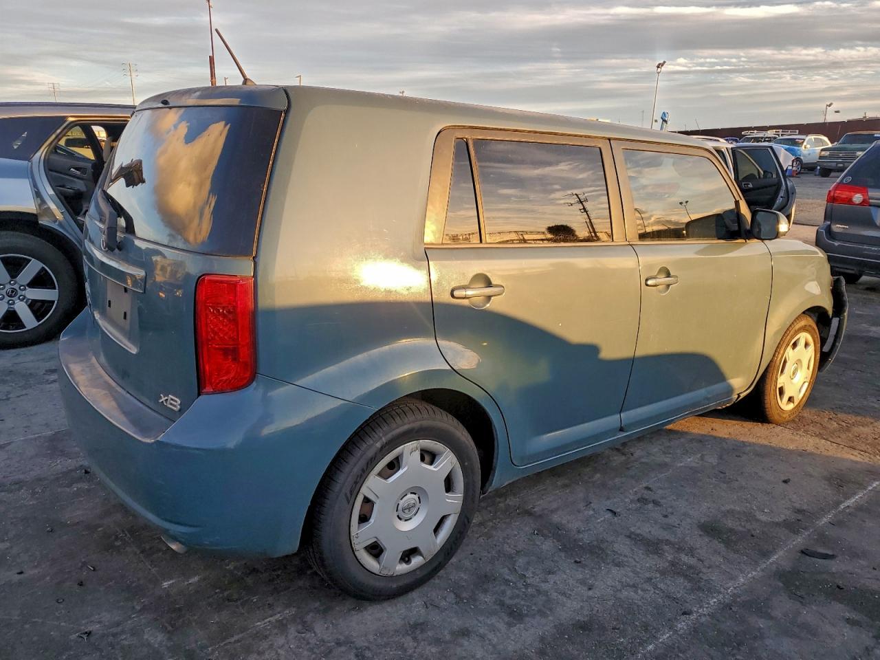 2009 TOYOTA SCION XB photo 3