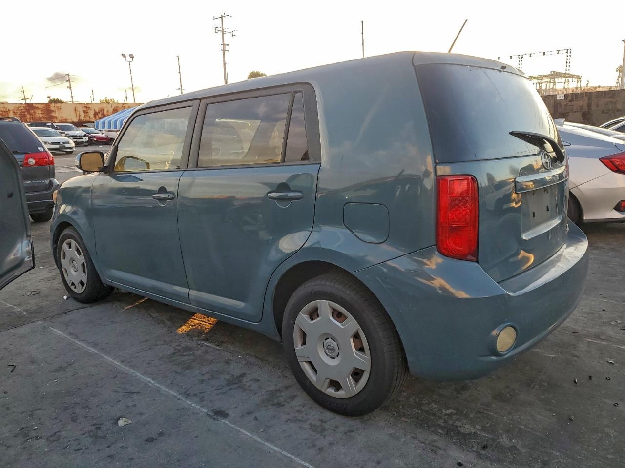2009 TOYOTA SCION XB photo 2