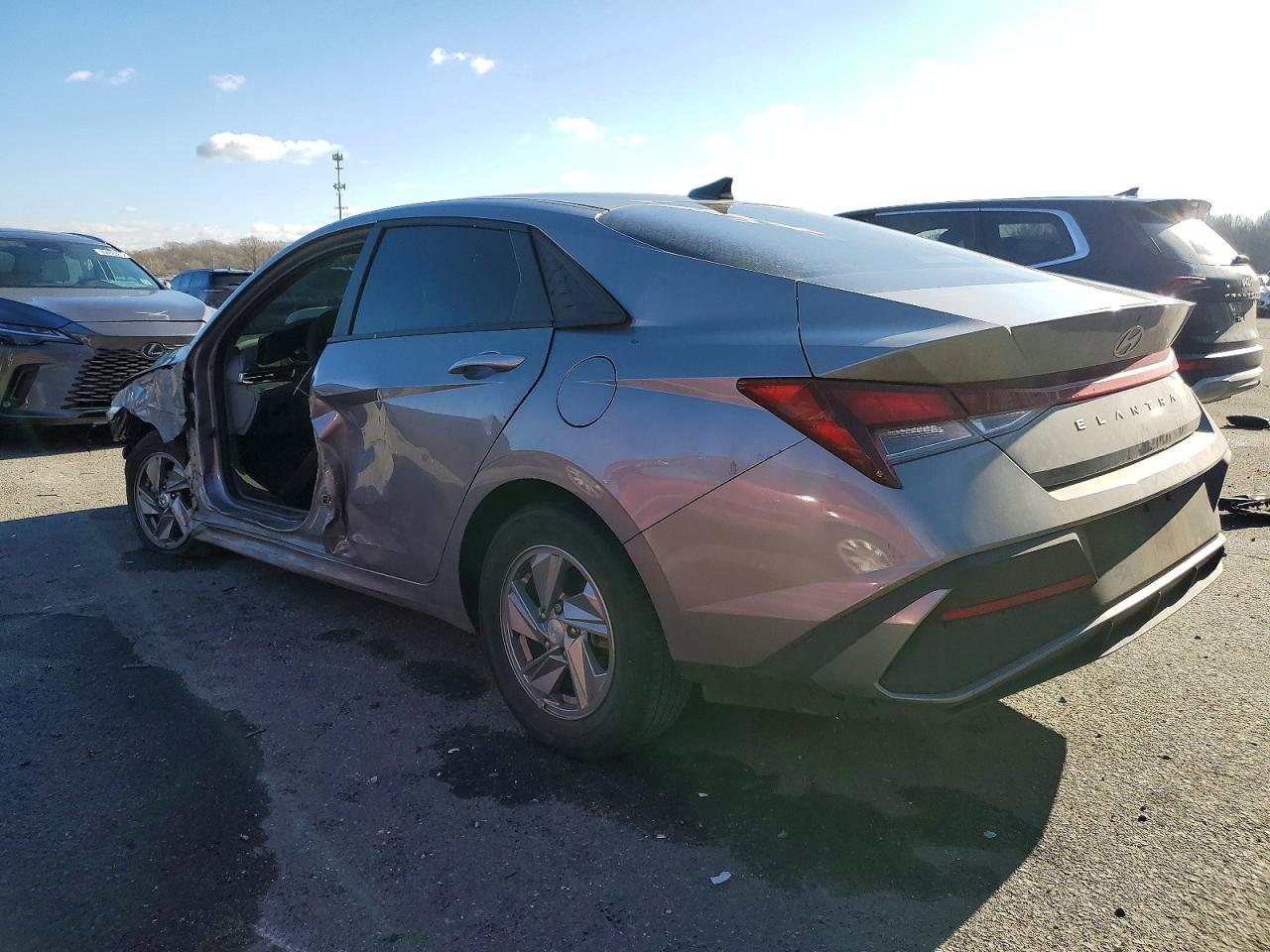 2024 HYUNDAI ELANTRA SE photo 2