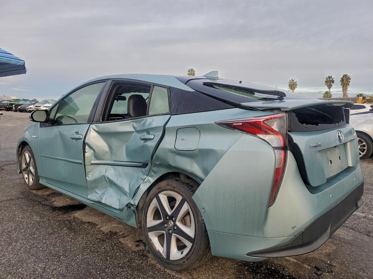 2018 TOYOTA PRIUS photo 2
