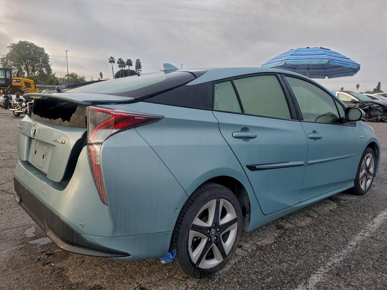 2018 TOYOTA PRIUS photo 3