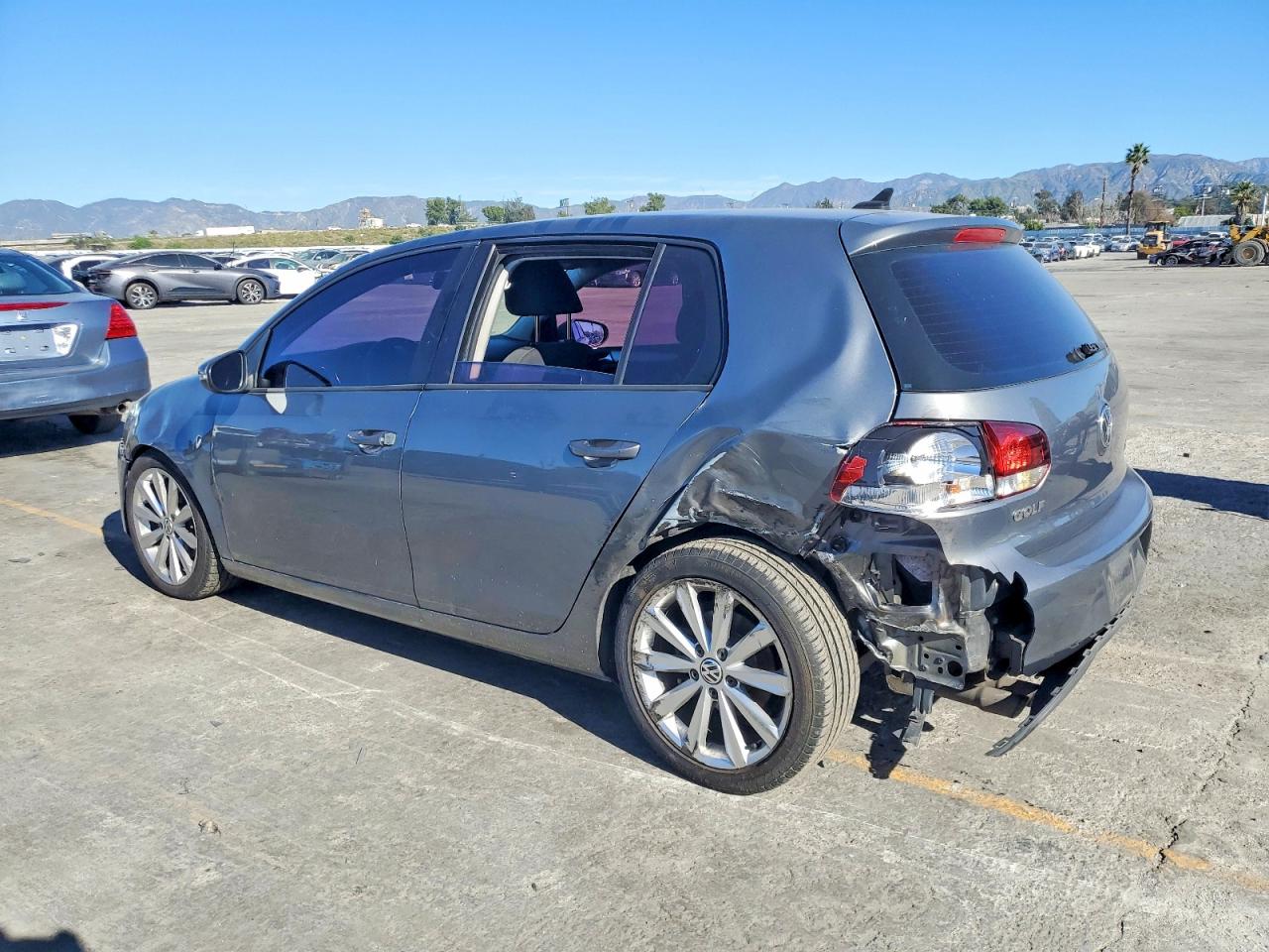 2012 VOLKSWAGEN GOLF photo 2