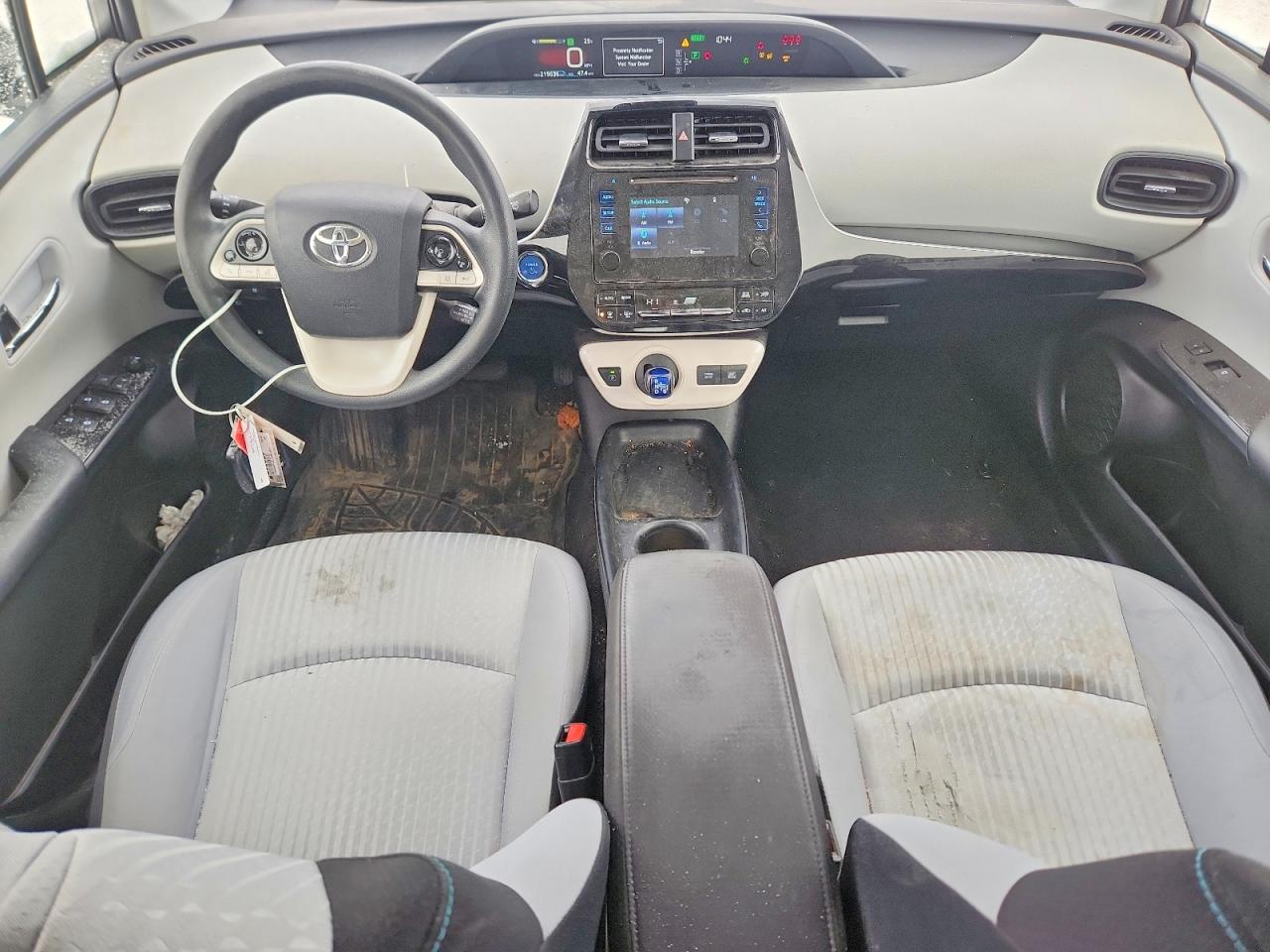 2018 TOYOTA PRIUS photo 8