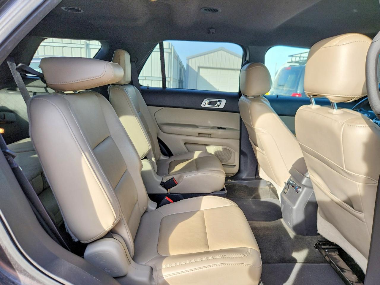 2015 FORD EXPLORER XLT photo 11