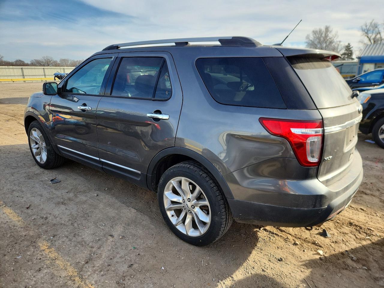2015 FORD EXPLORER XLT photo 2
