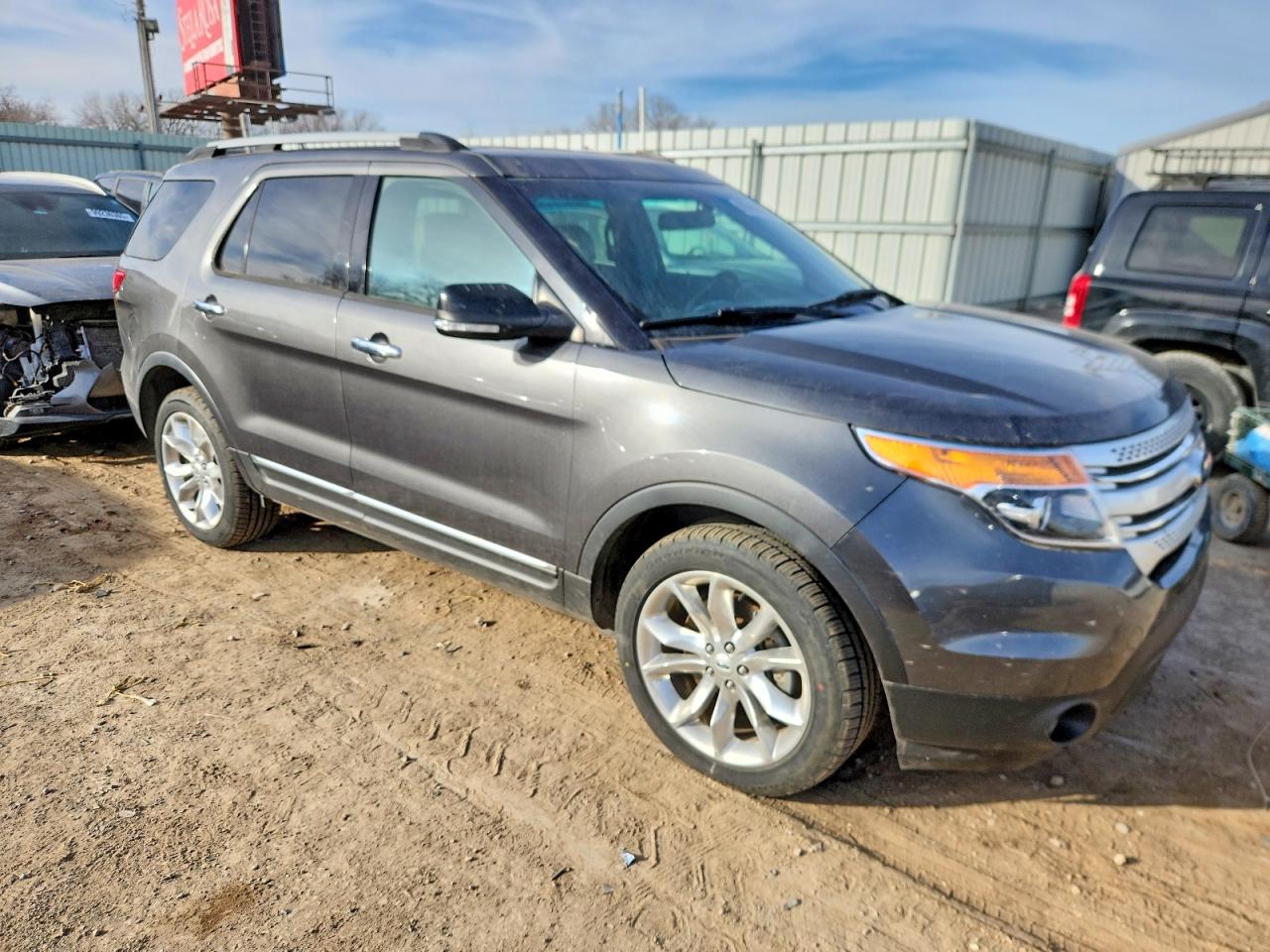 2015 FORD EXPLORER XLT photo 4