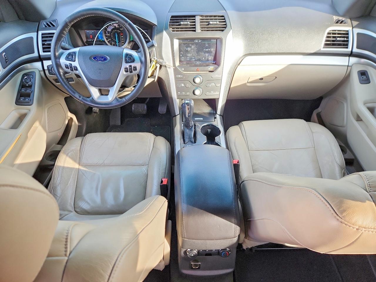 2015 FORD EXPLORER XLT photo 8