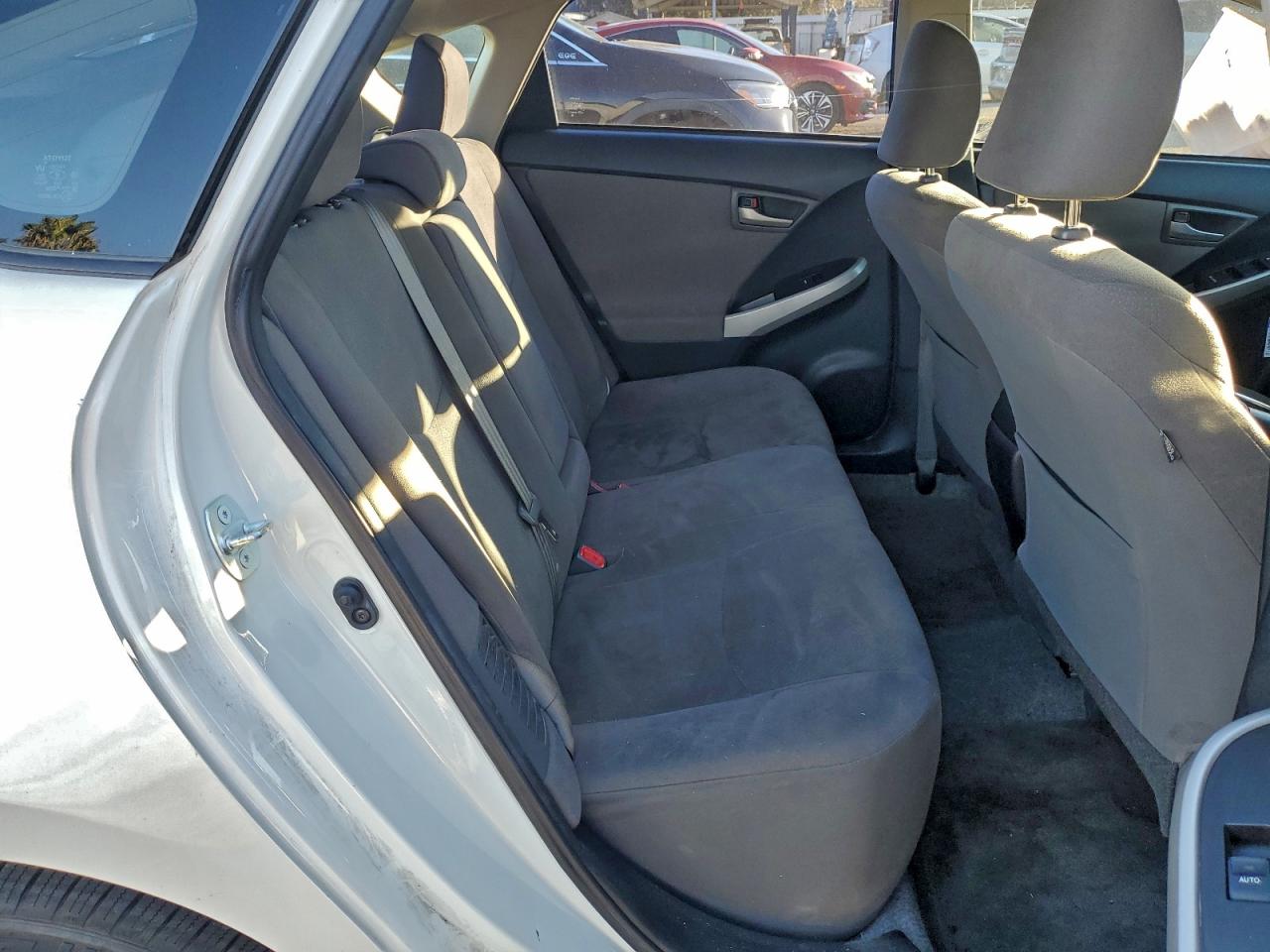 2014 TOYOTA PRIUS photo 10