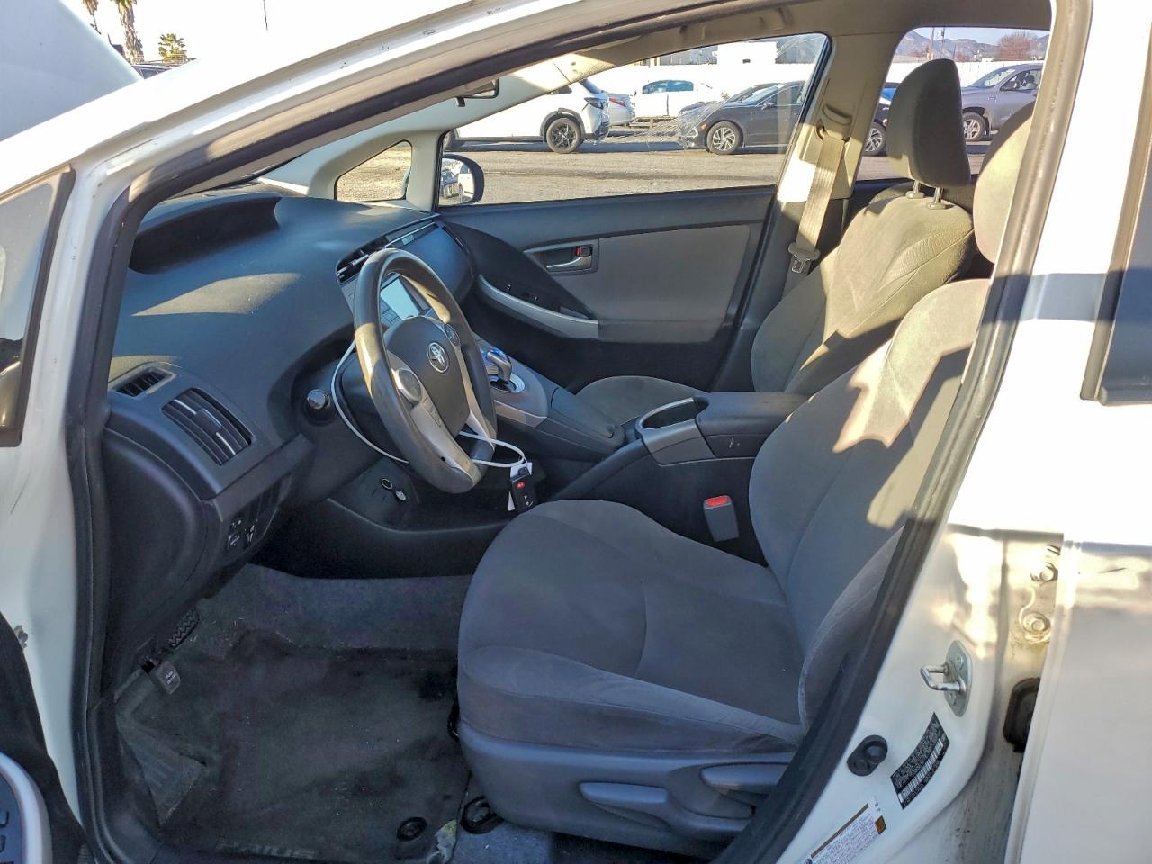 2014 TOYOTA PRIUS photo 7
