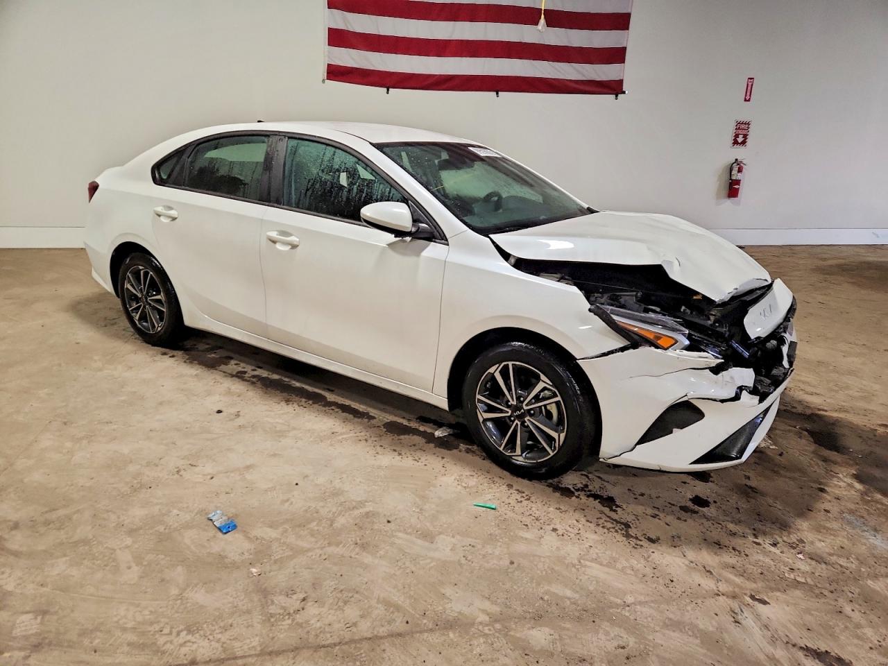 2023 KIA FORTE LX photo 4