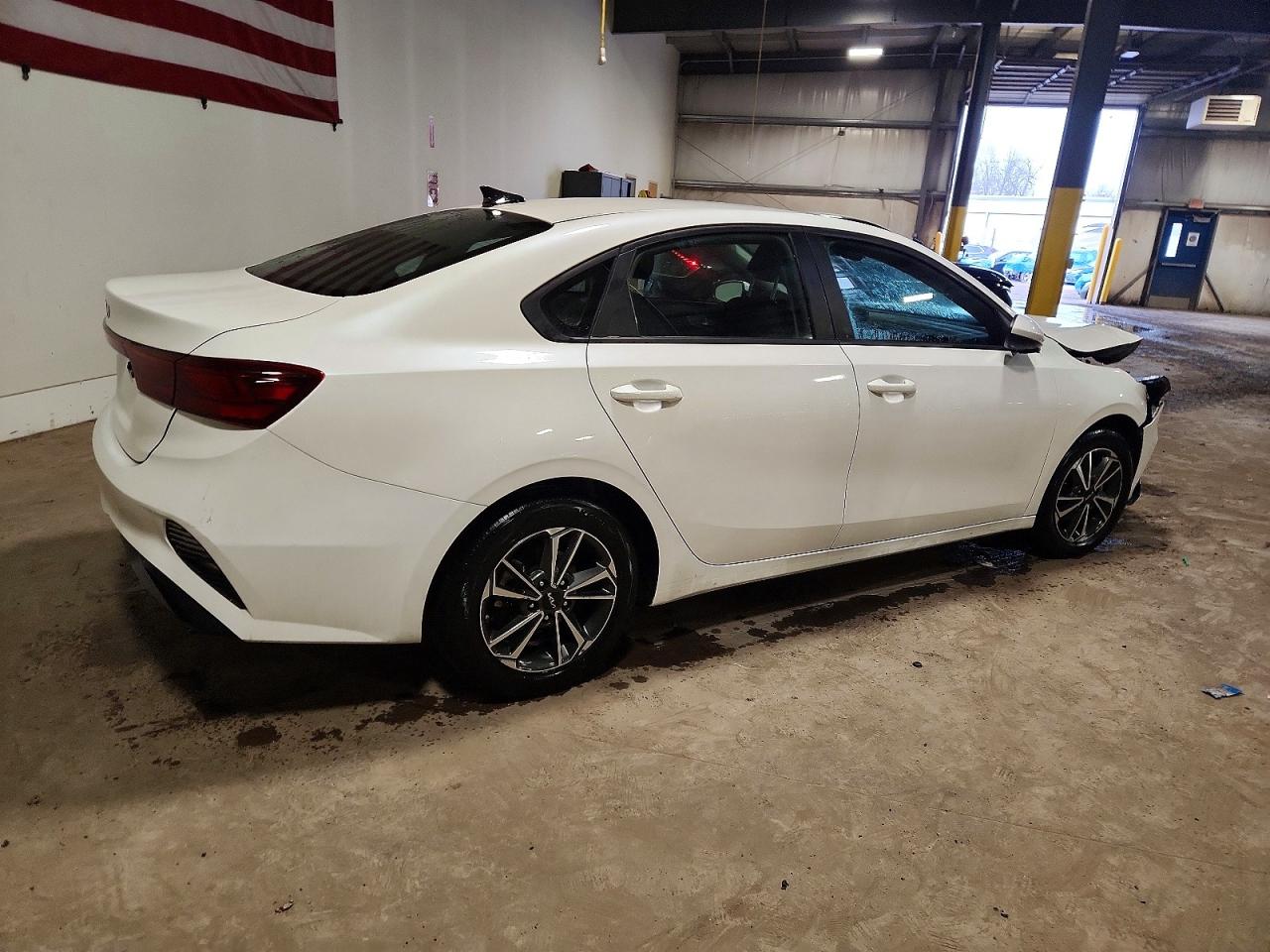 2023 KIA FORTE LX photo 3
