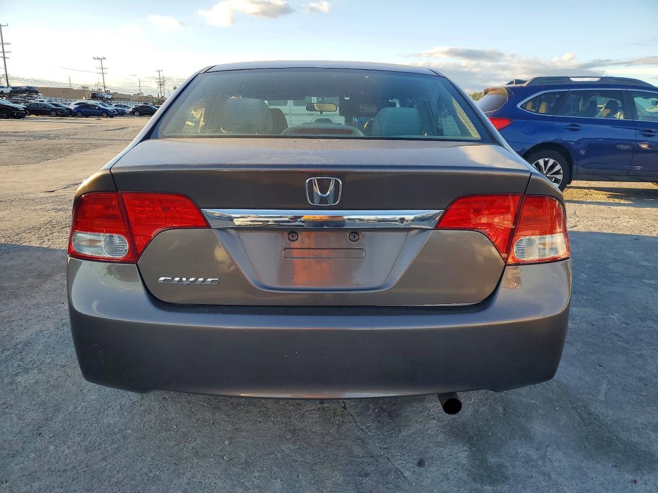 2011 HONDA CIVIC LX photo 6