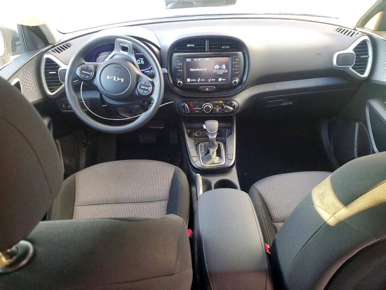 2025 KIA SOUL LX photo 8