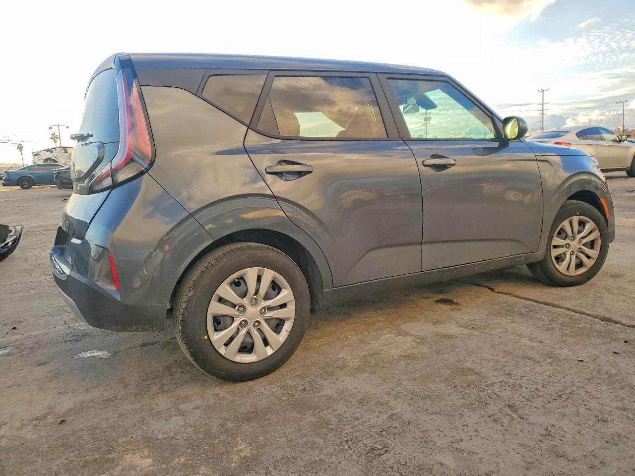 2025 KIA SOUL LX photo 3