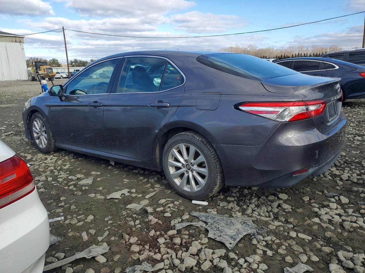 2018 TOYOTA CAMRY L photo 2