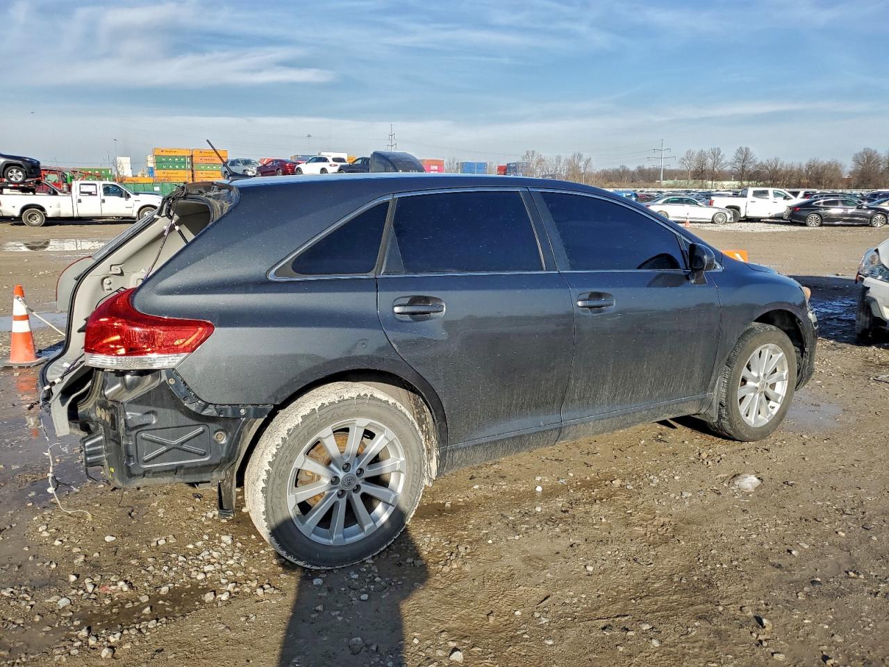 2010 TOYOTA VENZA photo 3
