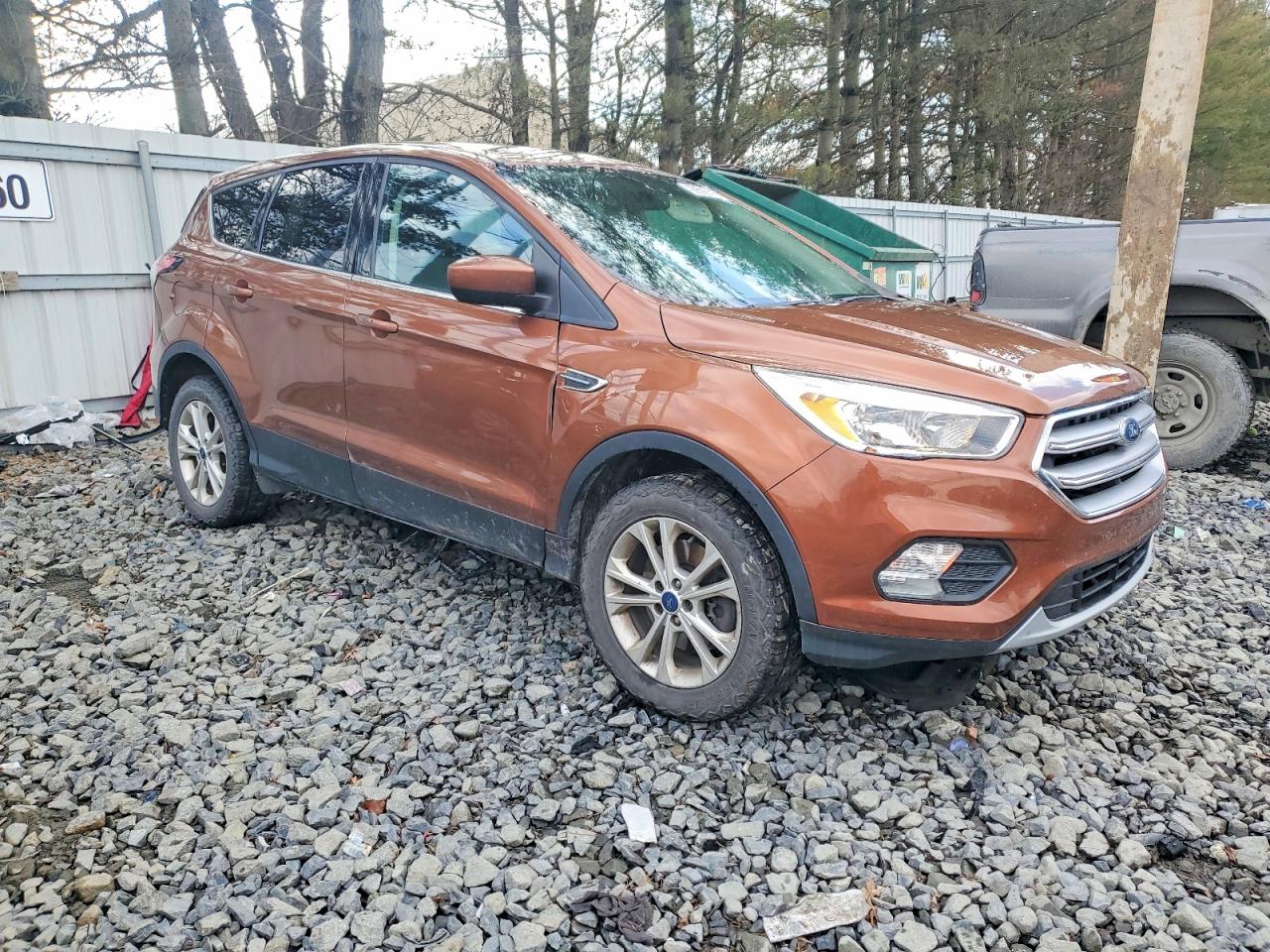 2017 FORD ESCAPE SE photo 4