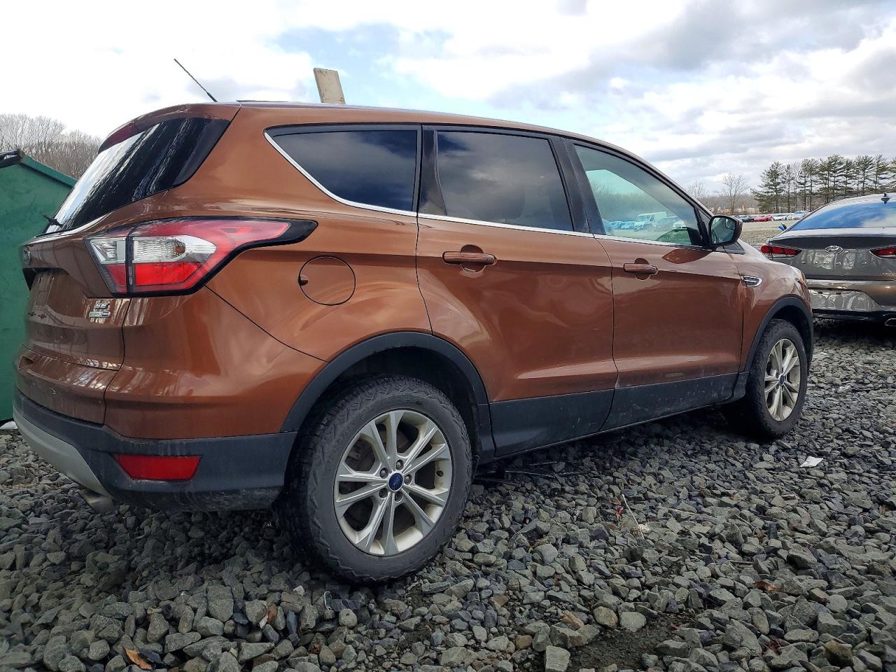 2017 FORD ESCAPE SE photo 3